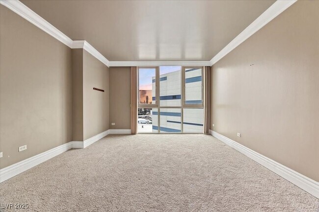 Building Photo - 2877 Paradise Rd