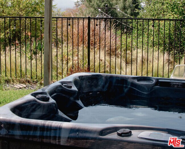 Building Photo - 1070 Norumbega Dr