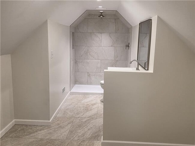 Building Photo - 28 E Jeffrey Pl