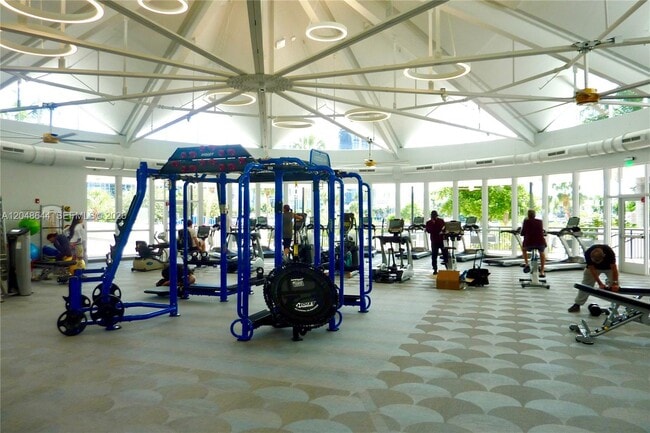 Building Photo - 2500 Parkview Dr