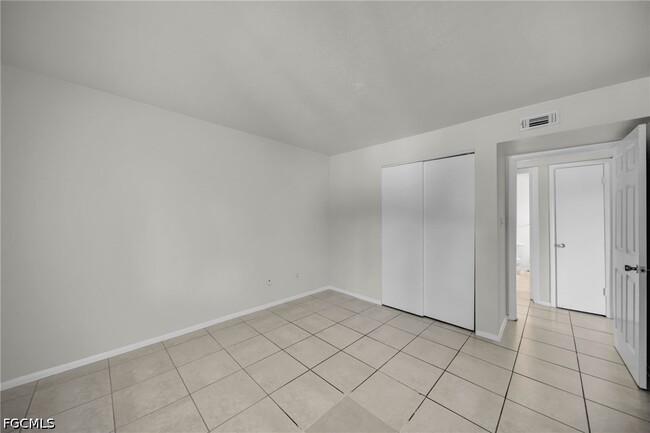 Building Photo - 2885 Winkler Ave