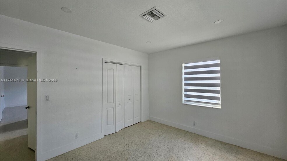 Building Photo - 1003 N 17th Ave