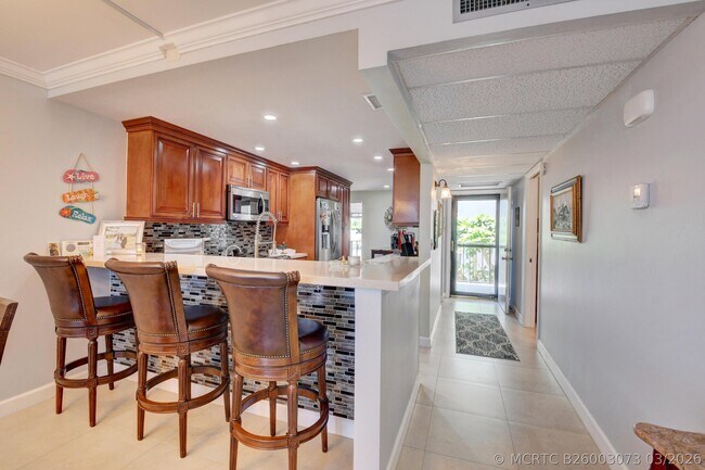 Building Photo - 19 Royal Palm Way