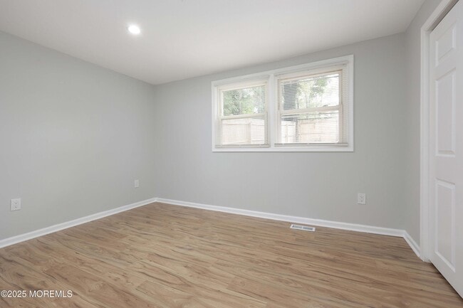 Building Photo - 811 Shore Concourse