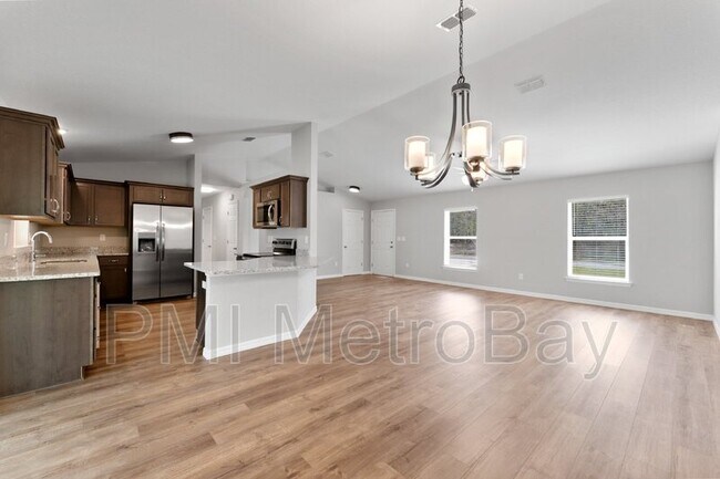 Building Photo - 9461 N Sandree Dr
