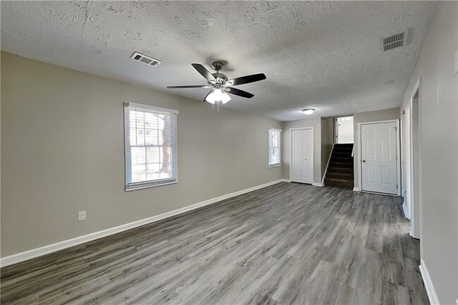 Building Photo - 3094 Calumet Cir NW