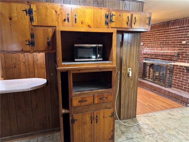 Building Photo - 556 Lamar Dr