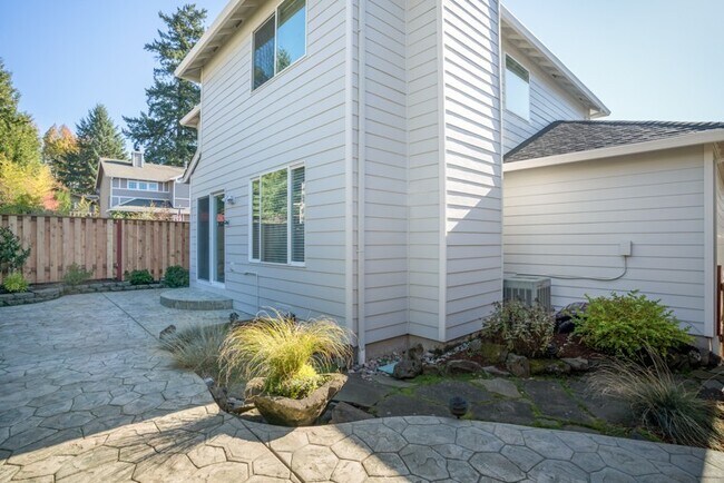 Building Photo - Quaint Carman Ridge Home in Lake Oswego