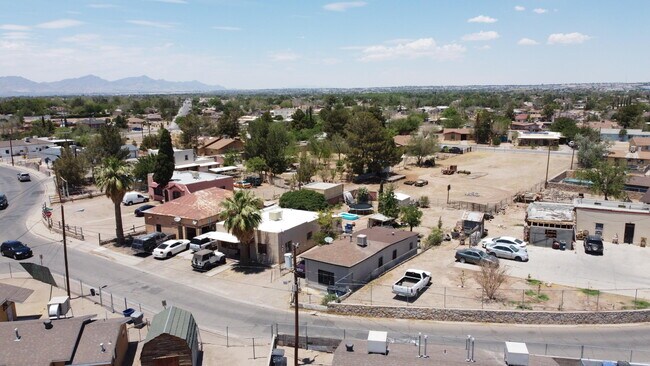 Building Photo - 8903 Old County Dr