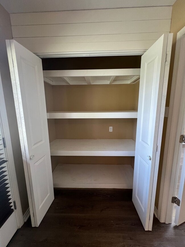 Building Photo - Home for lease