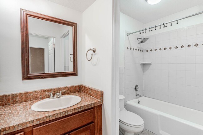 Building Photo - 2BD/2BA Condo located in Perkins Gardens
