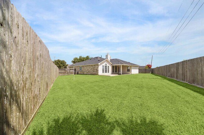 Building Photo - 7002 Bossut Dr