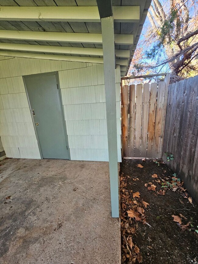 Building Photo - 1803001