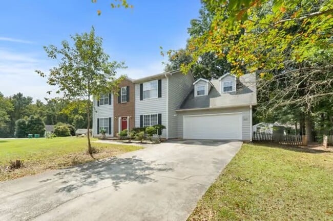 Building Photo - Two story home in Hampton