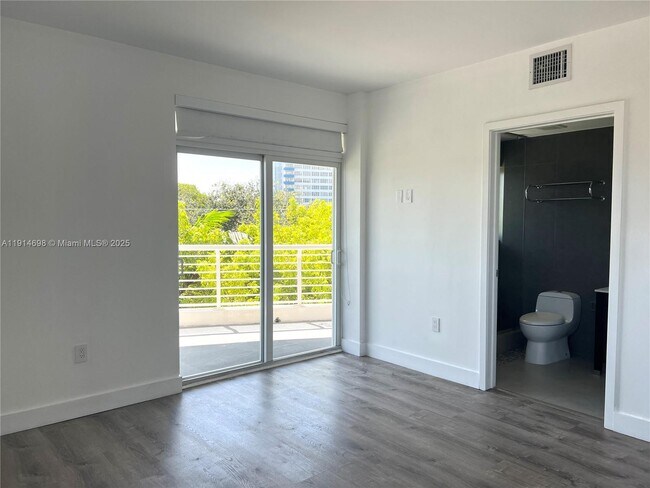 Building Photo - 7700 Tatum Waterway Dr