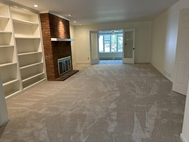 Building Photo - 2948 Candlelight Way