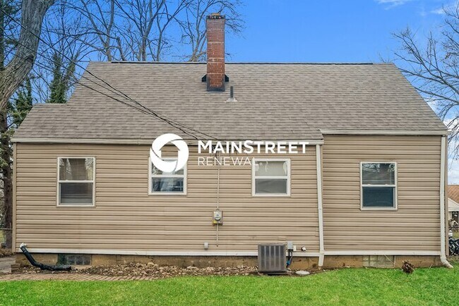 Building Photo - 5 Bedroom Pet-Friendly Home in Columbus, OH with Main Street Renewal