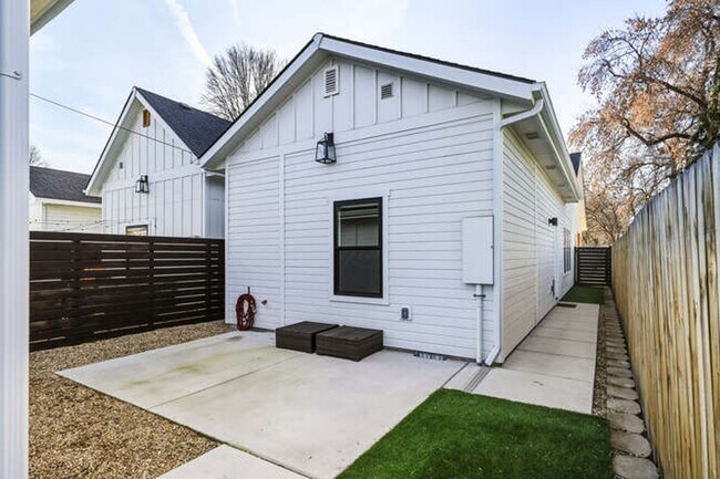 Building Photo - New Construction- High End 2 bed 2 bath (Pet friendly)- Move In April 1st, 2026