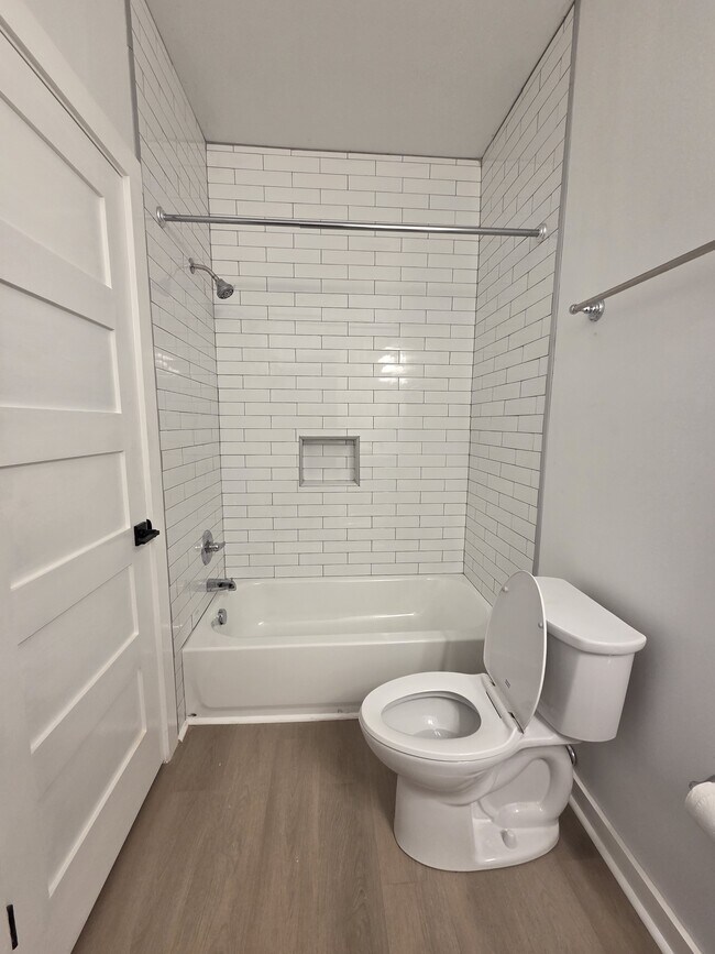 Building Photo - 3530 Highview Ct