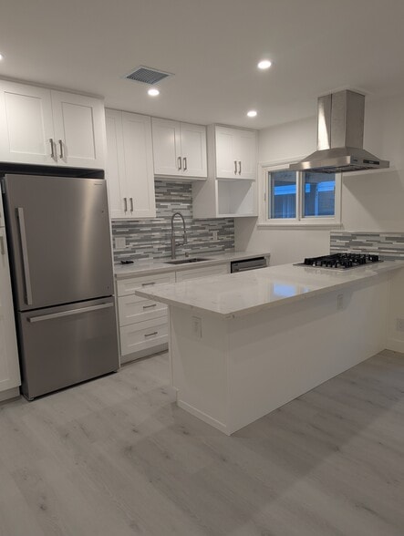 Primary Photo - 1906 N Hollywood Way