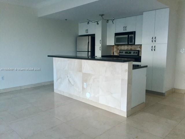 Building Photo - 1401 SW 22nd St