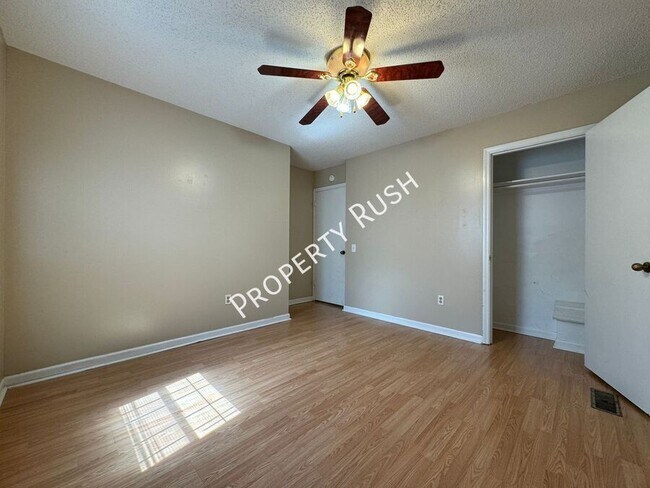 Building Photo - 1620 Hickory Pl