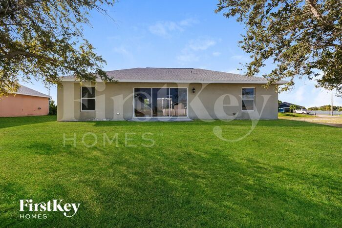 Building Photo - 517 NE 15th Terrace