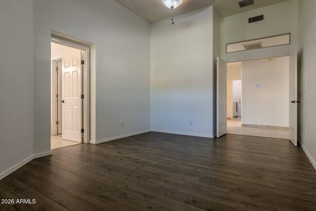 Building Photo - 3125 E Cottonwood Ln
