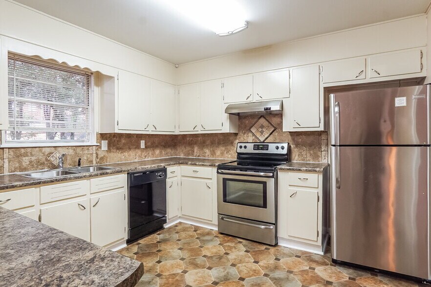 Building Photo - 621 27th Ave