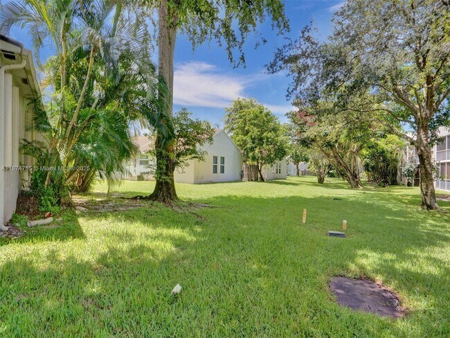Building Photo - 8662 Bridle Path Ct