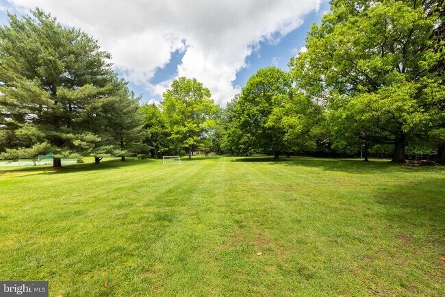 Building Photo - 8809 Saunders Ln