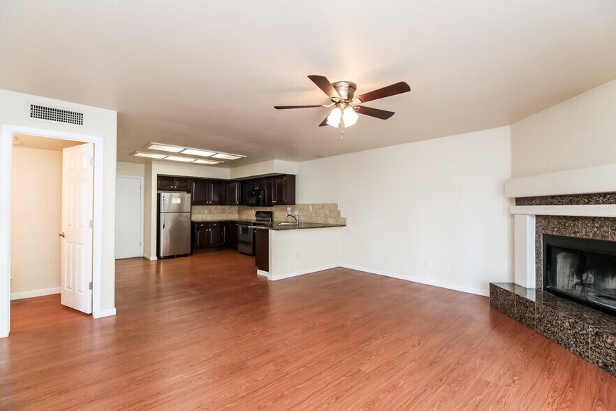 Building Photo - 3422 E Woodland Dr