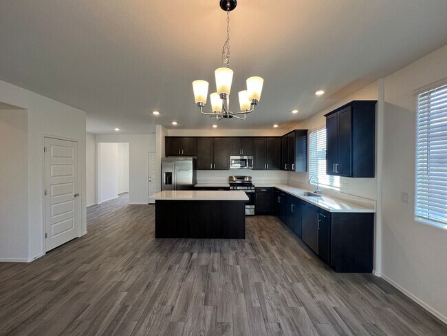 Building Photo - Gorgeous Newer Build 4 Bed/3 Bath in Rancho Cabrillo