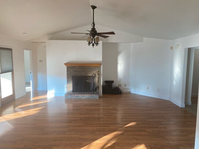 Building Photo - 407 Hoover Ave