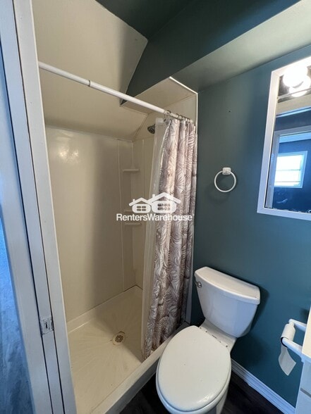 Building Photo - 9371 Country Dr
