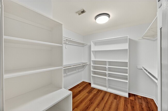 Building Photo - 4902 Lake Catherine Ct