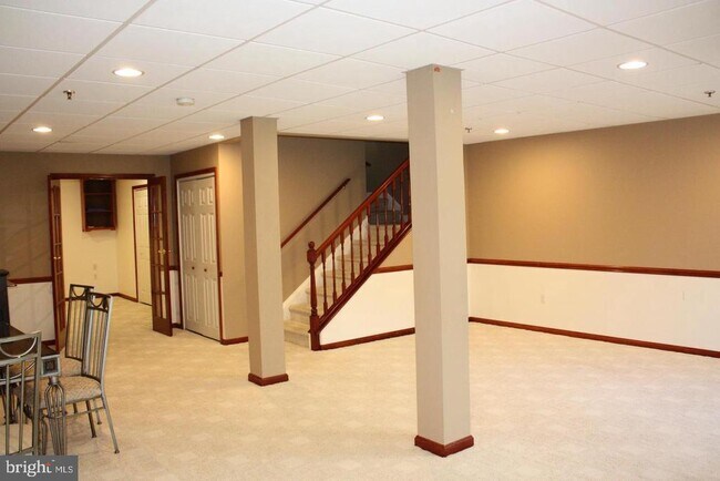 Building Photo - 183 Mountain View Dr
