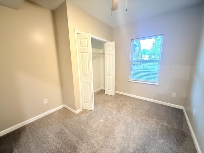 Building Photo - 1233 Vincennes St