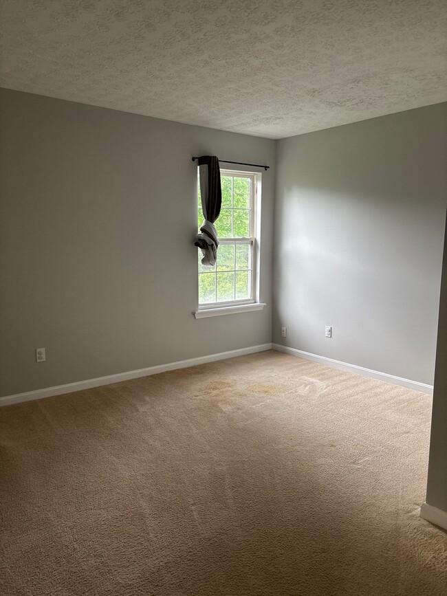 Building Photo - 10414 Pinoak View Dr