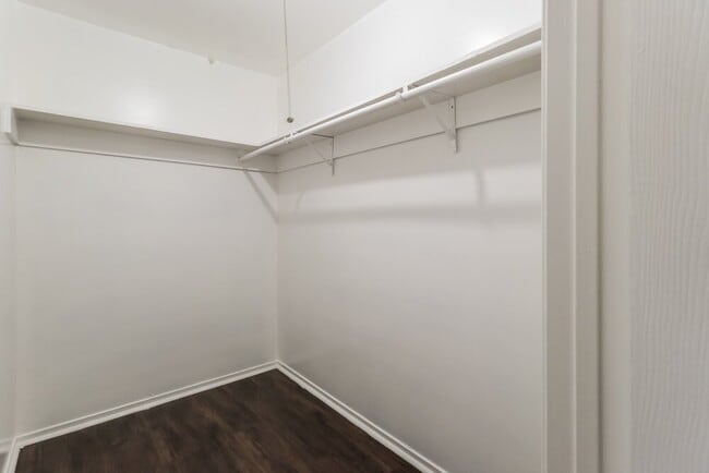 Building Photo - 2703 Wood River Rd