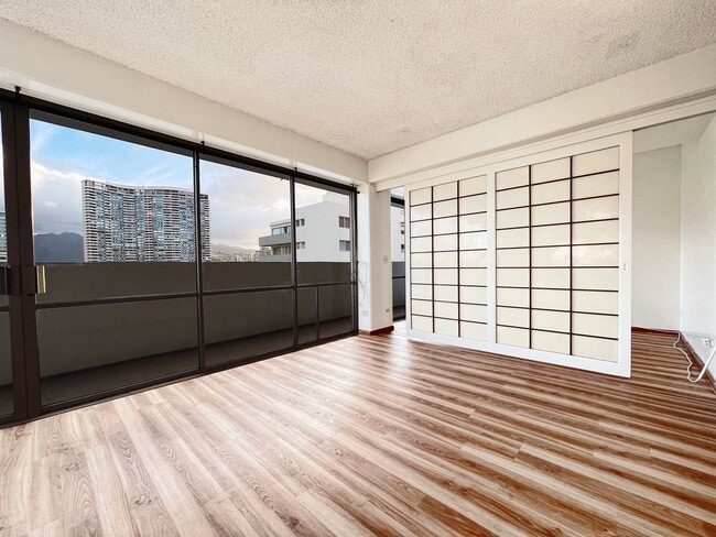 Building Photo - 2114-ST
