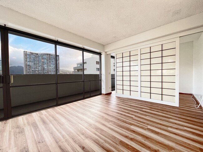 Building Photo - Versatile Waikiki 2-Bedroom, 2-Bath Condo with 1 Parking