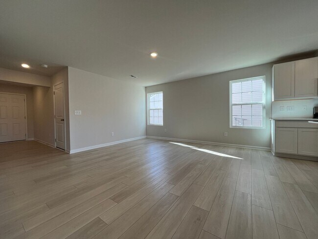Building Photo - Brand New 3/2.5 Townhome Available In Reidville - Ready To Move In!