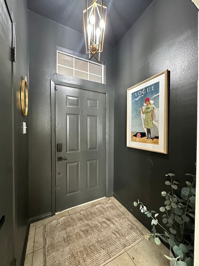 Building Photo - COMING SEPTEMBER 2025 - Updated 3 Bedroom ...