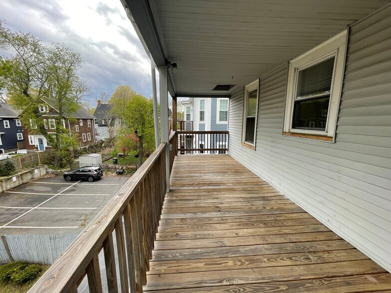 Building Photo - 27 Dix St