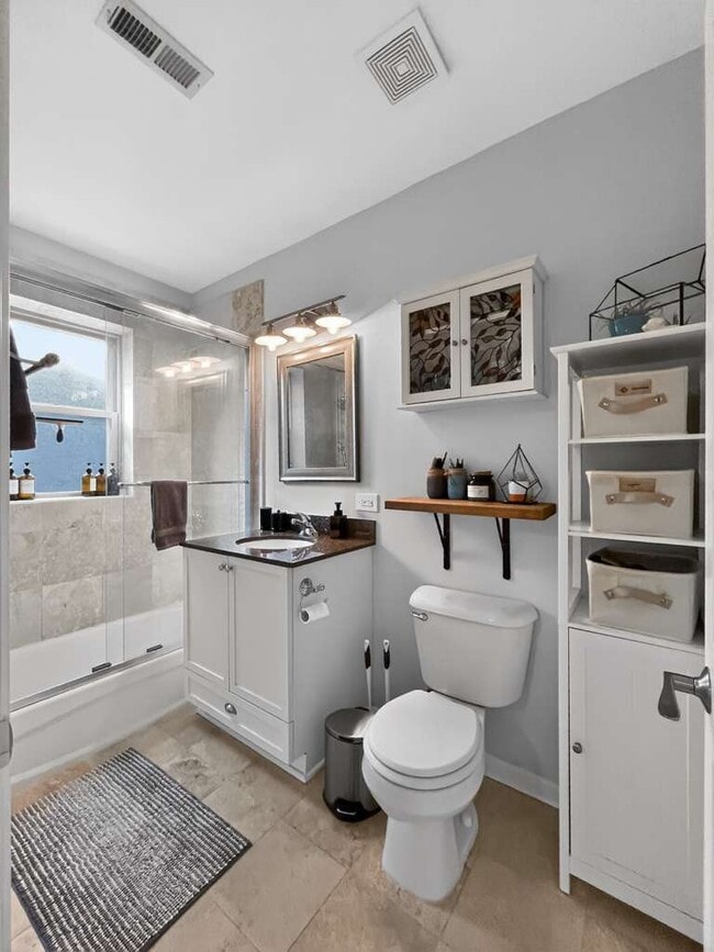 Building Photo - 7316 N Honore St