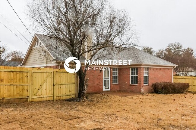 Building Photo - 3 Bedroom Pet-Friendly Home in Memphis, TN with Main Street Renewal