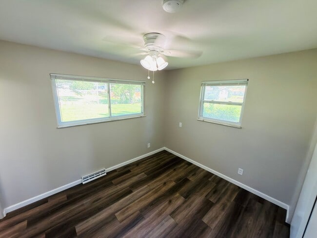 Building Photo - Move-In Ready 3BR/2BA Home with 2-Car Garage in St. Charles