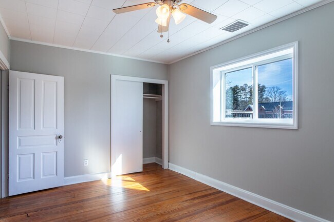 Building Photo - Downtown Apartment