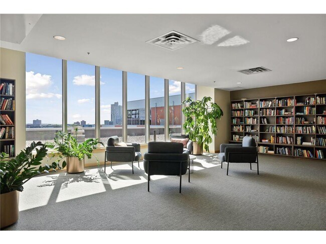 Building Photo - 215 10th Ave S